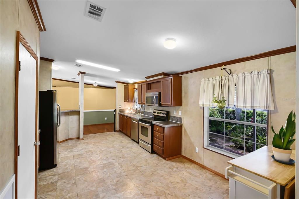 En Venta: $240,000 (4 camas, 2 baños, 2128 Pies cuadrados)