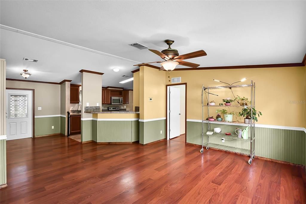 En Venta: $240,000 (4 camas, 2 baños, 2128 Pies cuadrados)