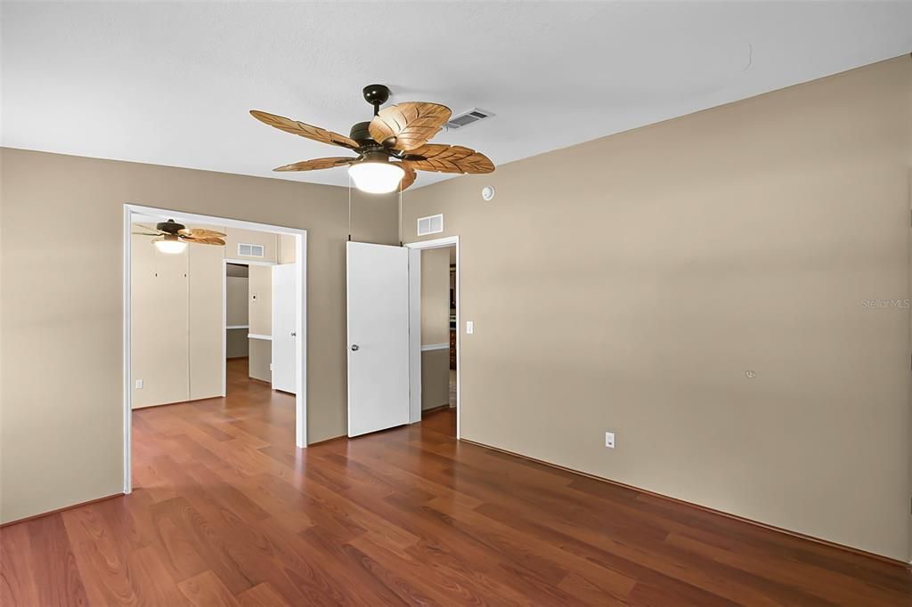 En Venta: $240,000 (4 camas, 2 baños, 2128 Pies cuadrados)