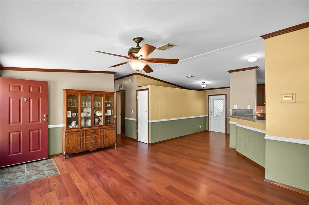 En Venta: $240,000 (4 camas, 2 baños, 2128 Pies cuadrados)