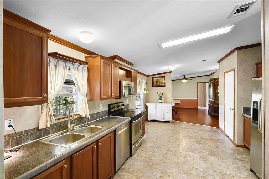 En Venta: $240,000 (4 camas, 2 baños, 2128 Pies cuadrados)