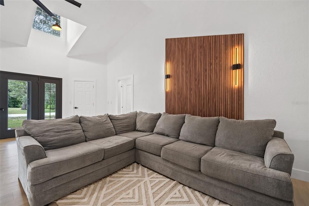 Active With Contract: $399,000 (3 beds, 2 baths, 1972 Square Feet)