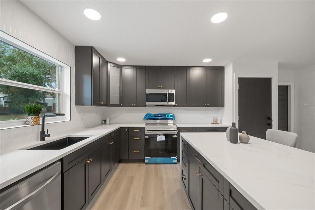 Active With Contract: $399,000 (3 beds, 2 baths, 1972 Square Feet)