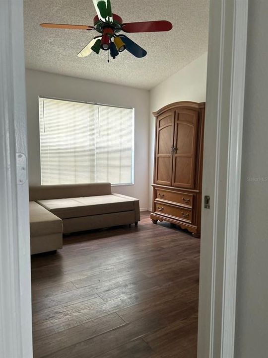 Active With Contract: $234,900 (2 beds, 2 baths, 1184 Square Feet)