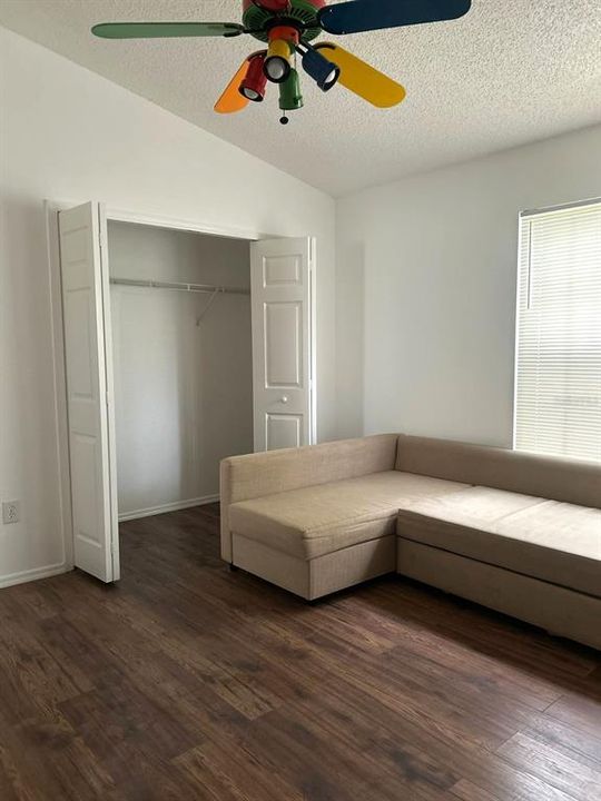 Active With Contract: $234,900 (2 beds, 2 baths, 1184 Square Feet)