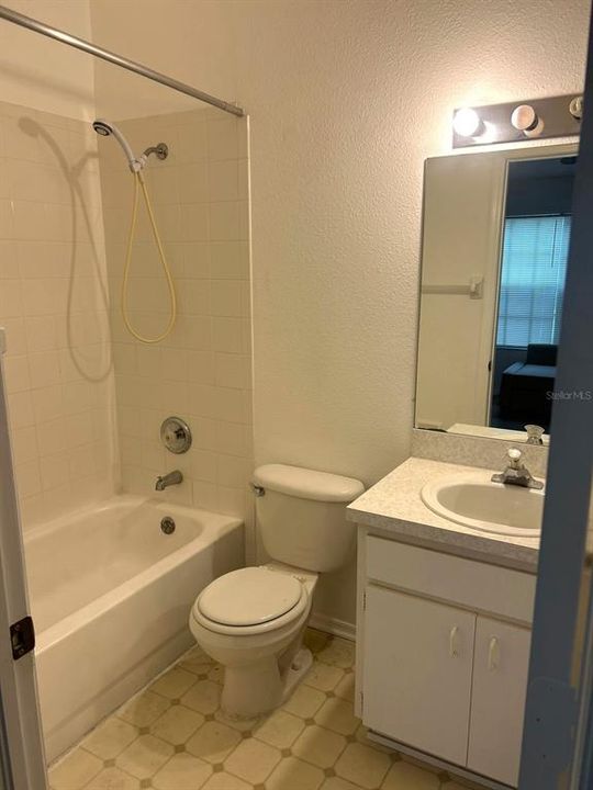 Active With Contract: $234,900 (2 beds, 2 baths, 1184 Square Feet)