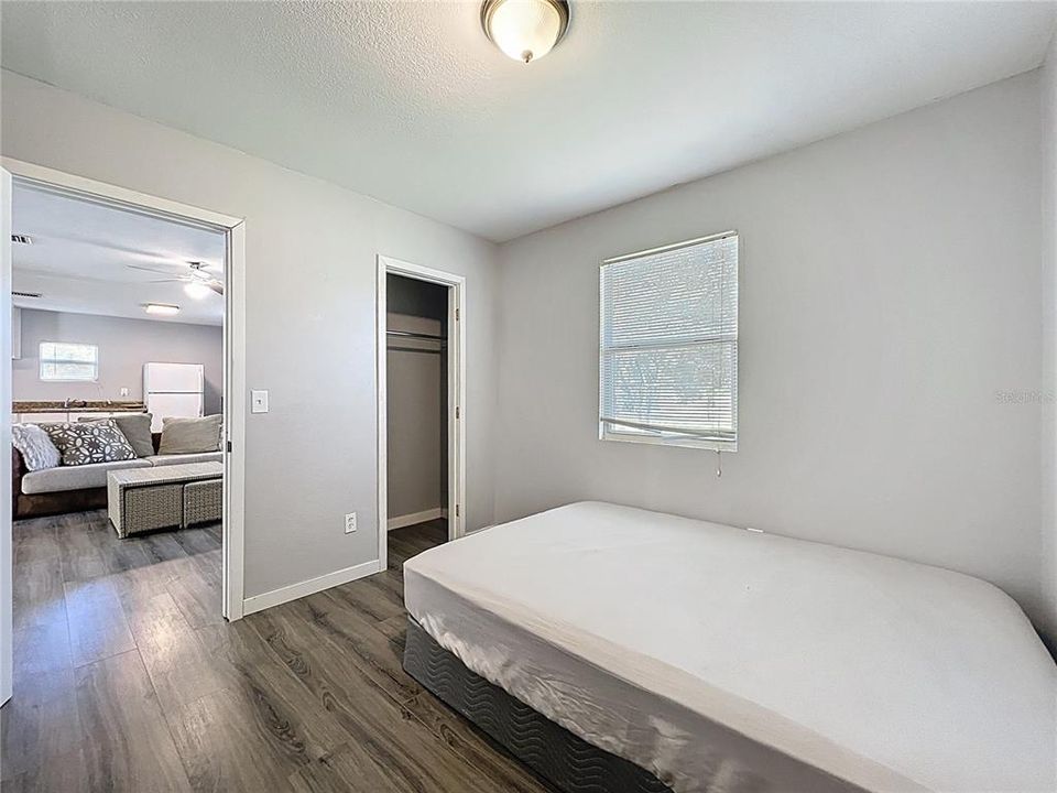 待售: $179,999 (2 贝兹, 1 浴室, 814 平方英尺)