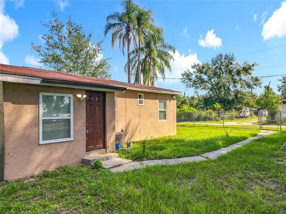 待售: $179,999 (2 贝兹, 1 浴室, 814 平方英尺)