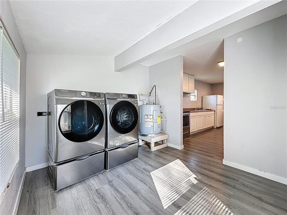 待售: $179,999 (2 贝兹, 1 浴室, 814 平方英尺)