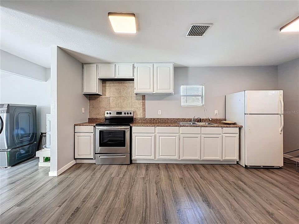 待售: $179,999 (2 贝兹, 1 浴室, 814 平方英尺)