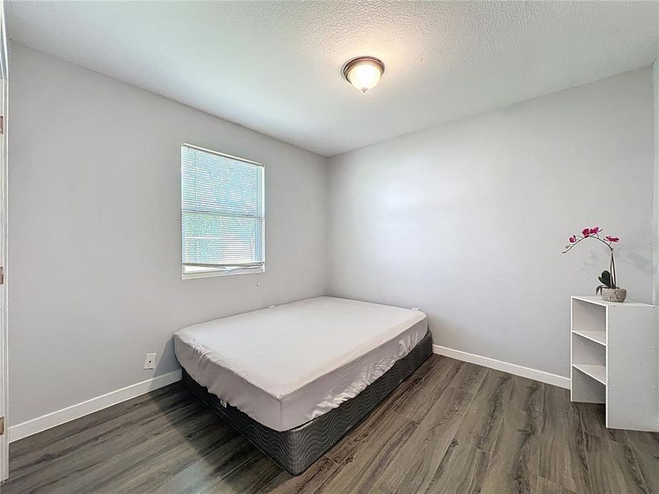 待售: $179,999 (2 贝兹, 1 浴室, 814 平方英尺)