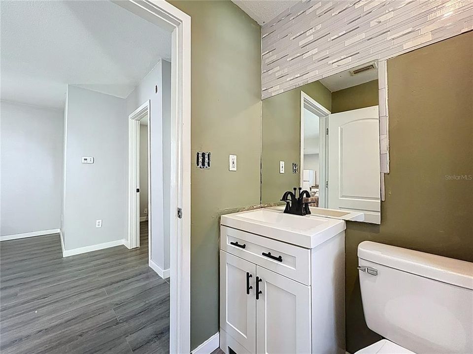 待售: $179,999 (2 贝兹, 1 浴室, 814 平方英尺)