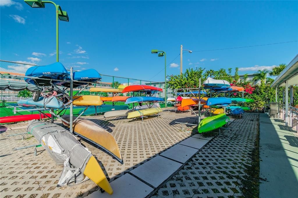 На продажу: $239,900 (2 спален, 2 ванн, 1170 Квадратных фут)