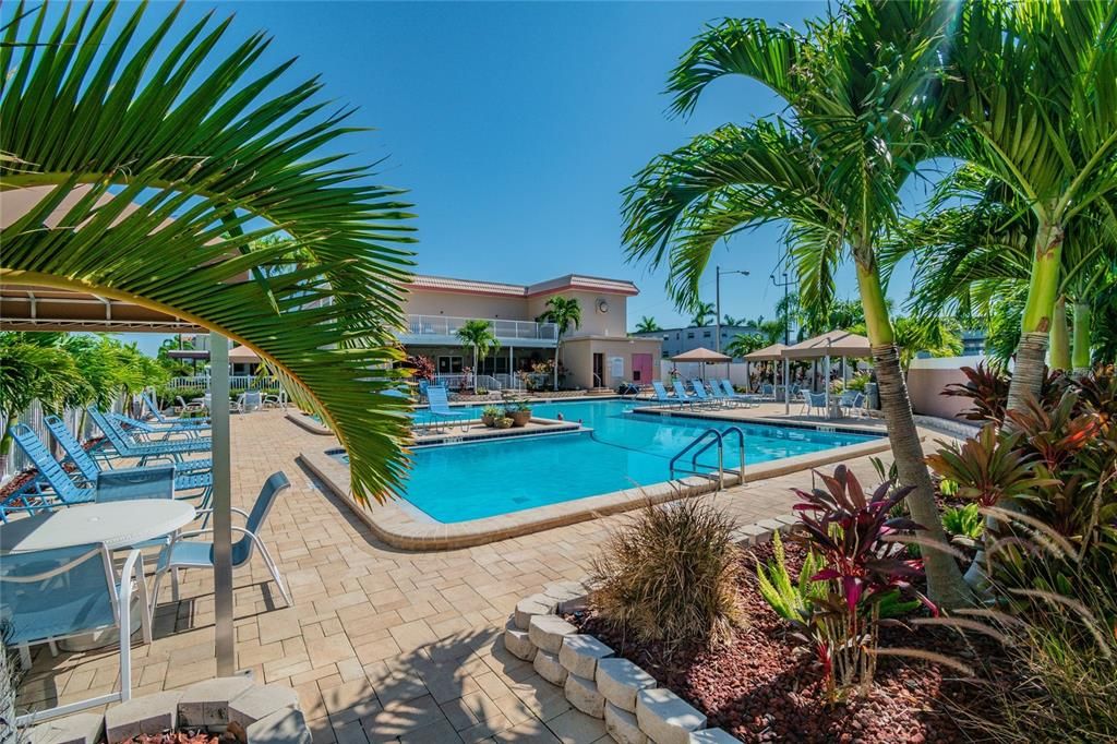 На продажу: $239,900 (2 спален, 2 ванн, 1170 Квадратных фут)