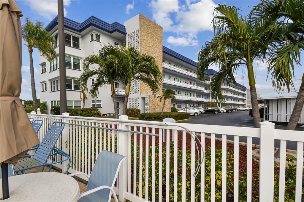 На продажу: $239,900 (2 спален, 2 ванн, 1170 Квадратных фут)