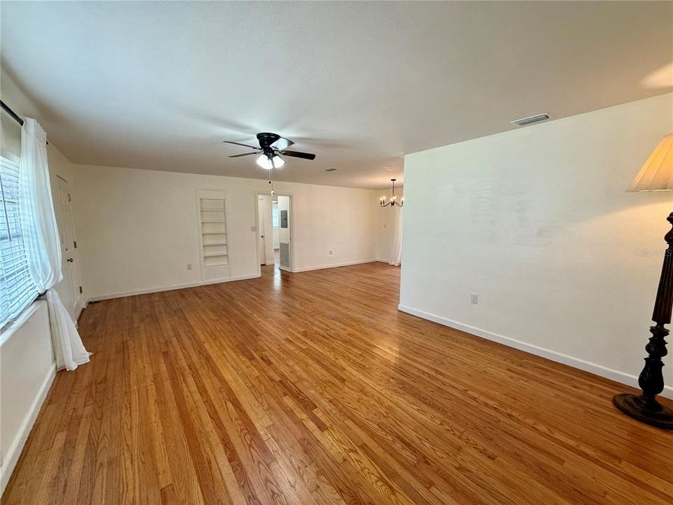 Activo con contrato: $1,725 (2 camas, 2 baños, 1198 Pies cuadrados)