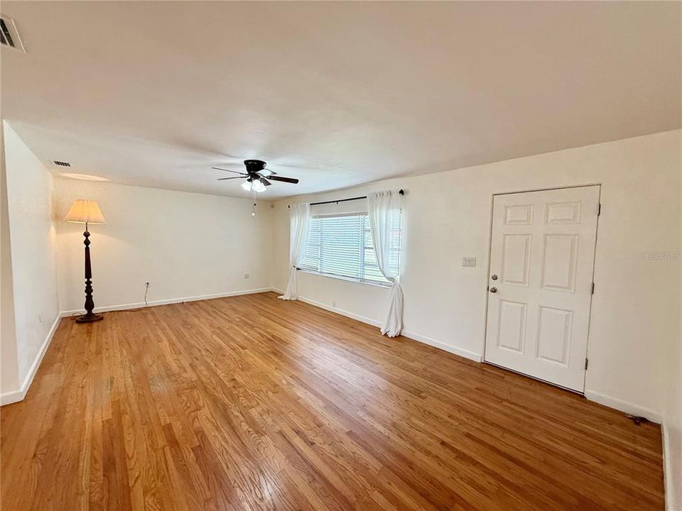 Activo con contrato: $1,725 (2 camas, 2 baños, 1198 Pies cuadrados)