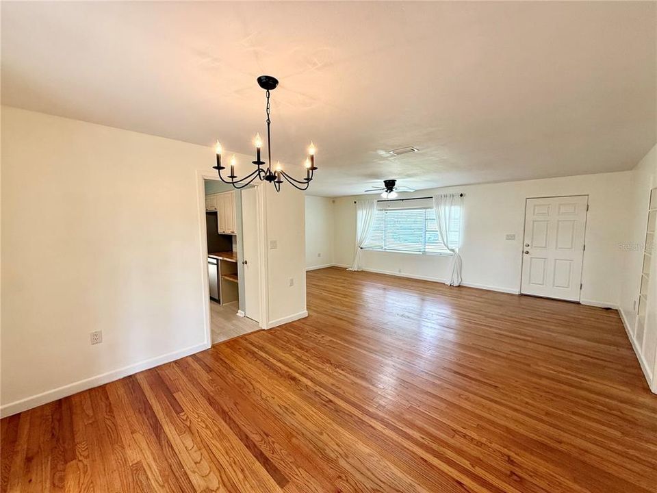 Activo con contrato: $1,725 (2 camas, 2 baños, 1198 Pies cuadrados)