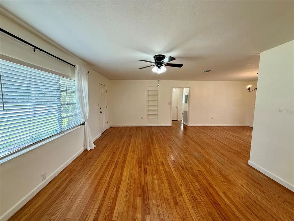 Activo con contrato: $1,725 (2 camas, 2 baños, 1198 Pies cuadrados)