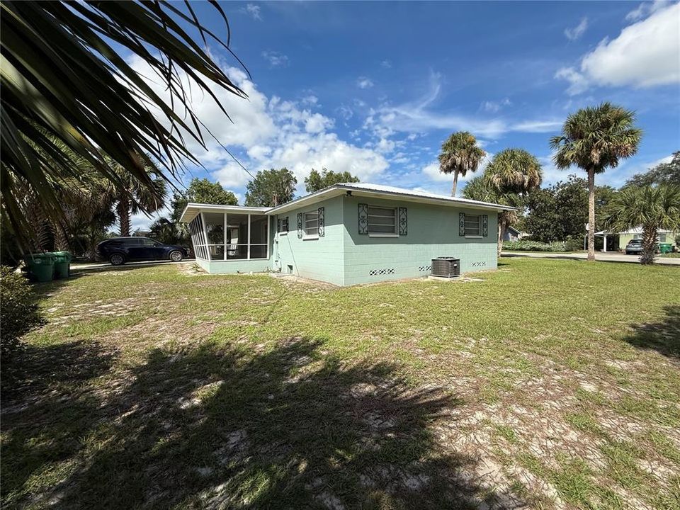 Activo con contrato: $1,725 (2 camas, 2 baños, 1198 Pies cuadrados)