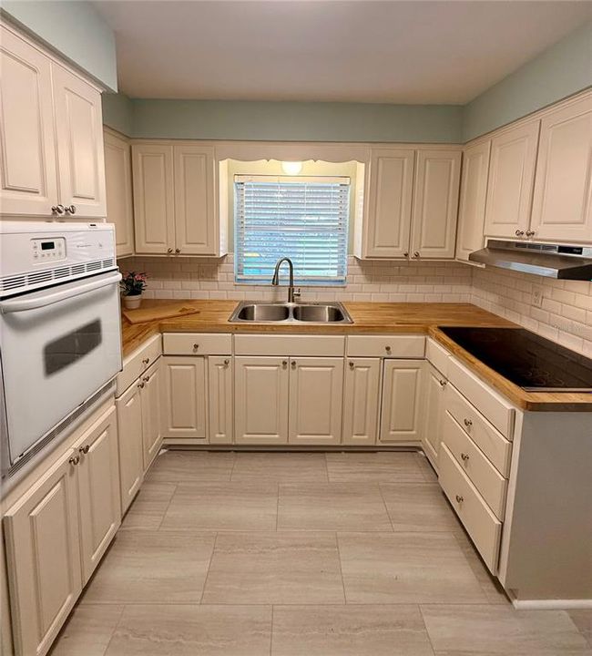 Activo con contrato: $1,725 (2 camas, 2 baños, 1198 Pies cuadrados)