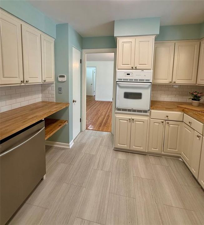 Activo con contrato: $1,725 (2 camas, 2 baños, 1198 Pies cuadrados)