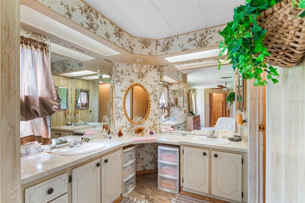 待售: $79,900 (2 贝兹, 2 浴室, 1462 平方英尺)