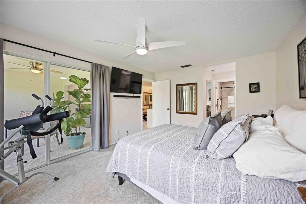 Под контрактом: $1,850 (2 спален, 2 ванн, 1278 Квадратных фут)