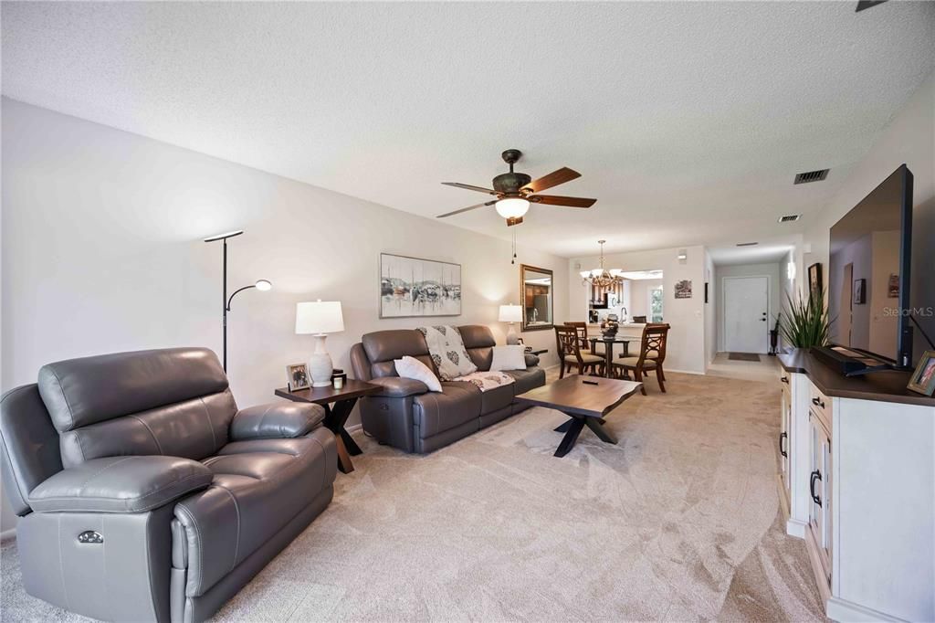 Под контрактом: $1,850 (2 спален, 2 ванн, 1278 Квадратных фут)