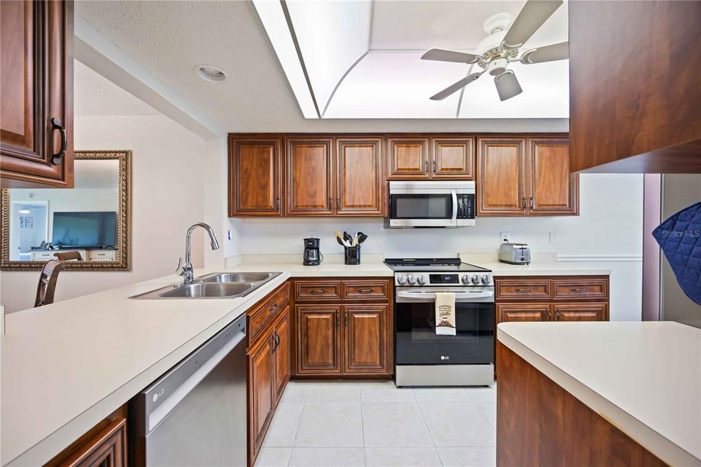 Под контрактом: $1,850 (2 спален, 2 ванн, 1278 Квадратных фут)