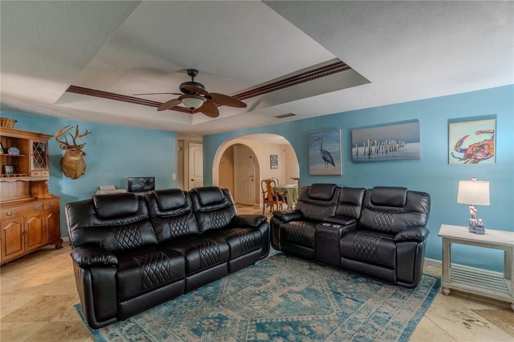 En Venta: $250,000 (3 camas, 2 baños, 1400 Pies cuadrados)