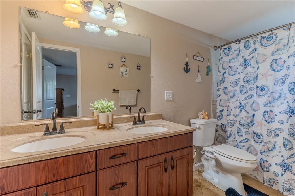 En Venta: $250,000 (3 camas, 2 baños, 1400 Pies cuadrados)