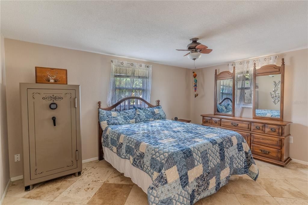 En Venta: $250,000 (3 camas, 2 baños, 1400 Pies cuadrados)