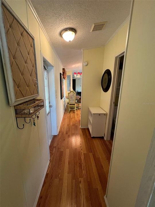 Active With Contract: $135,000 (2 beds, 1 baths, 742 Square Feet)