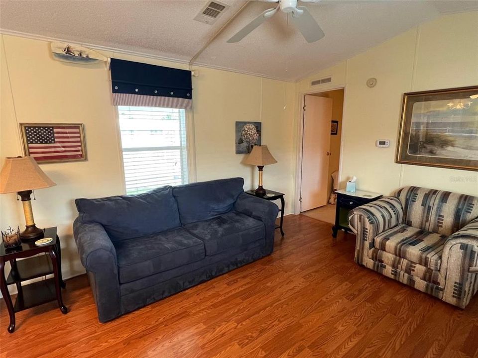 Active With Contract: $135,000 (2 beds, 1 baths, 742 Square Feet)