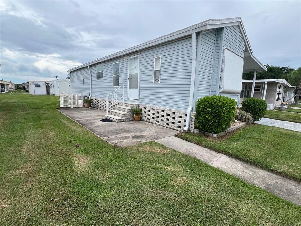 Active With Contract: $135,000 (2 beds, 1 baths, 742 Square Feet)