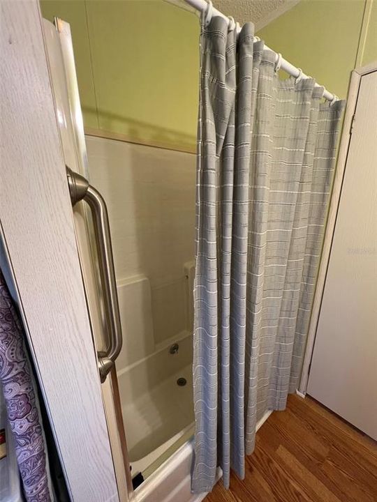 Active With Contract: $135,000 (2 beds, 1 baths, 742 Square Feet)