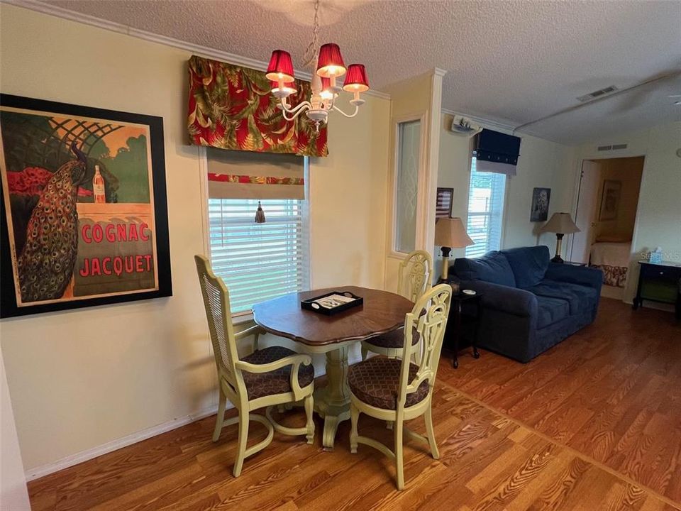 Active With Contract: $135,000 (2 beds, 1 baths, 742 Square Feet)