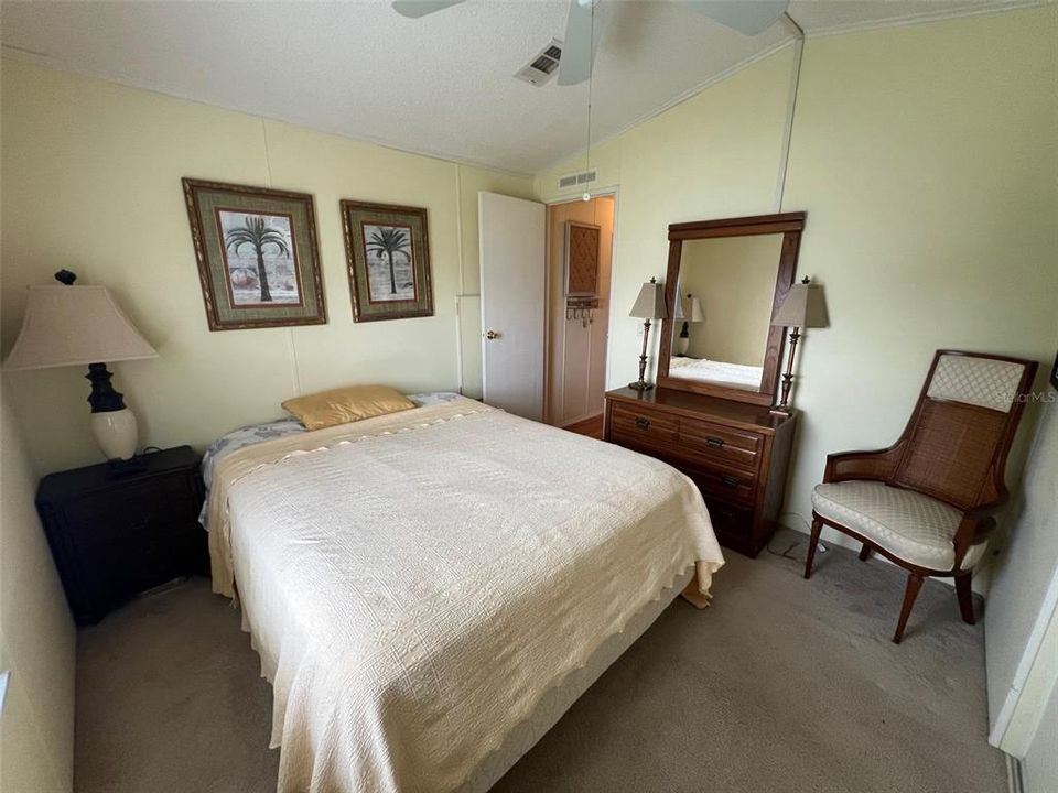 Active With Contract: $135,000 (2 beds, 1 baths, 742 Square Feet)