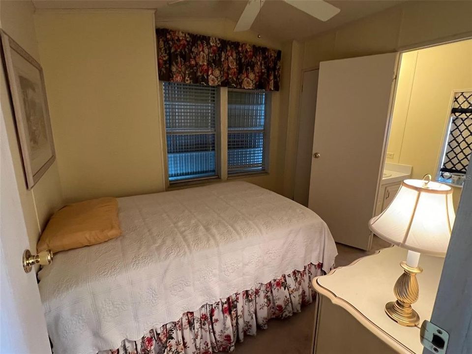 Active With Contract: $135,000 (2 beds, 1 baths, 742 Square Feet)