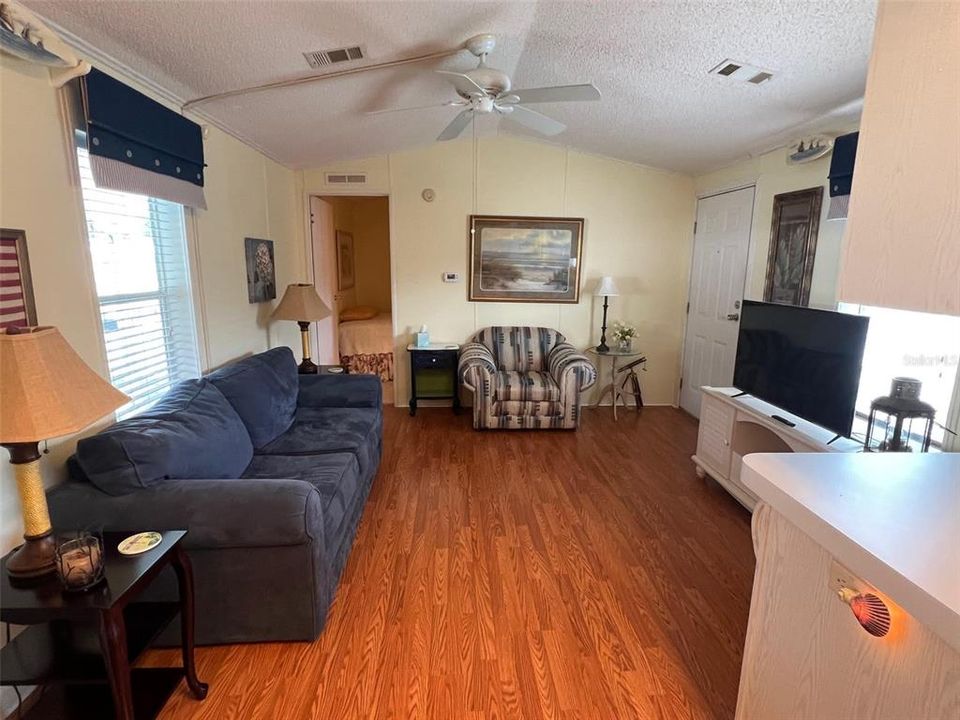 Active With Contract: $135,000 (2 beds, 1 baths, 742 Square Feet)