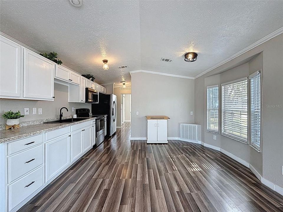 待售: $169,900 (1 贝兹, 1 浴室, 910 平方英尺)