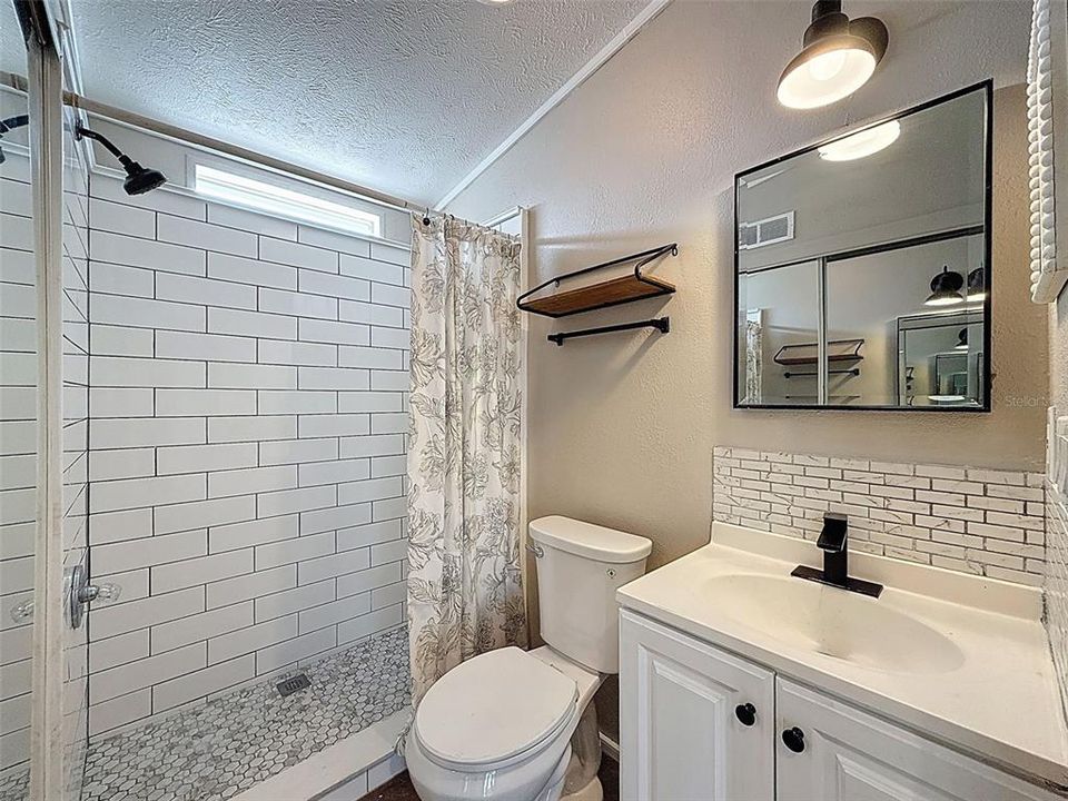 待售: $169,900 (1 贝兹, 1 浴室, 910 平方英尺)