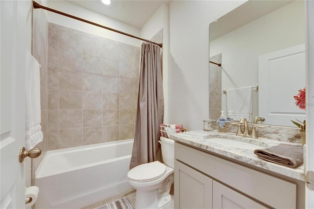 出租: $7,200 (4 贝兹, 2 浴室, 2045 平方英尺)