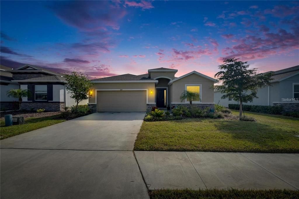 出租: $7,200 (4 贝兹, 2 浴室, 2045 平方英尺)