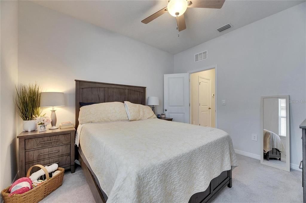 出租: $7,200 (4 贝兹, 2 浴室, 2045 平方英尺)