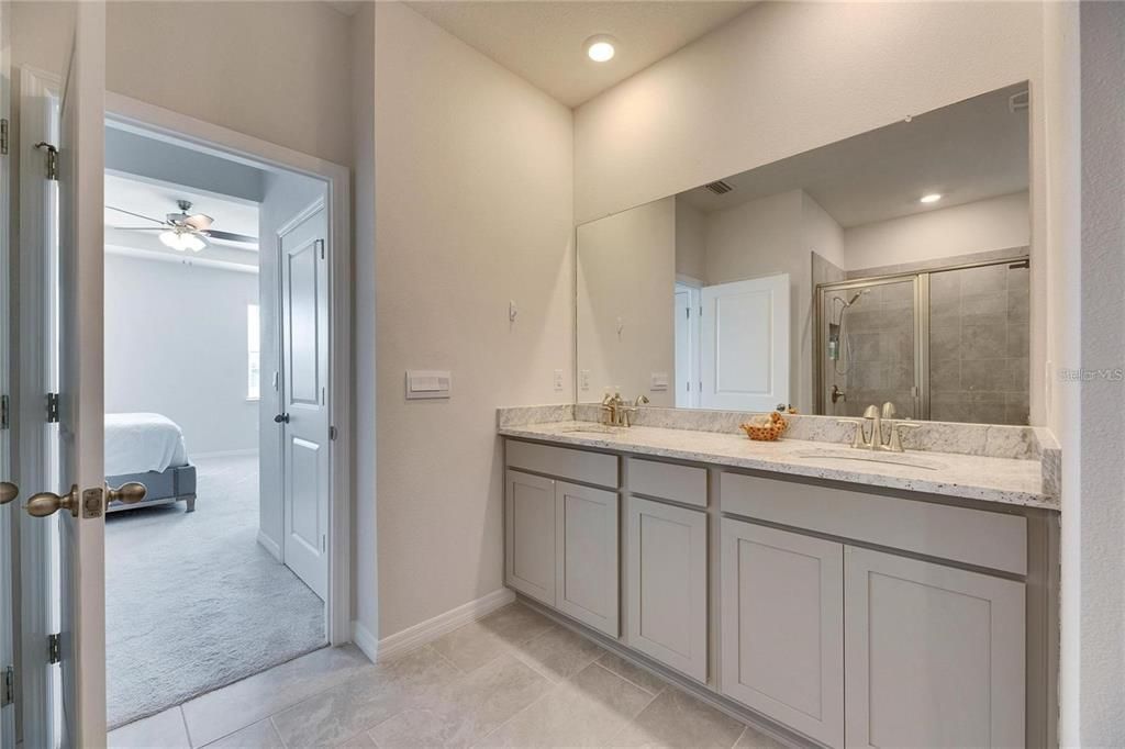 出租: $7,200 (4 贝兹, 2 浴室, 2045 平方英尺)