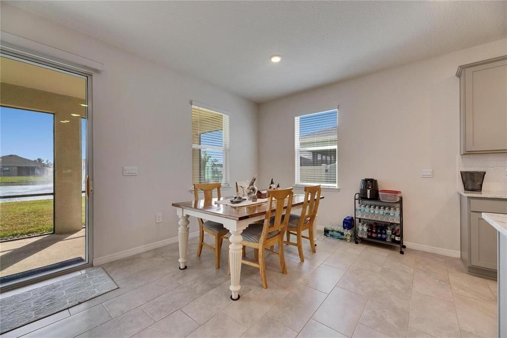 出租: $7,200 (4 贝兹, 2 浴室, 2045 平方英尺)