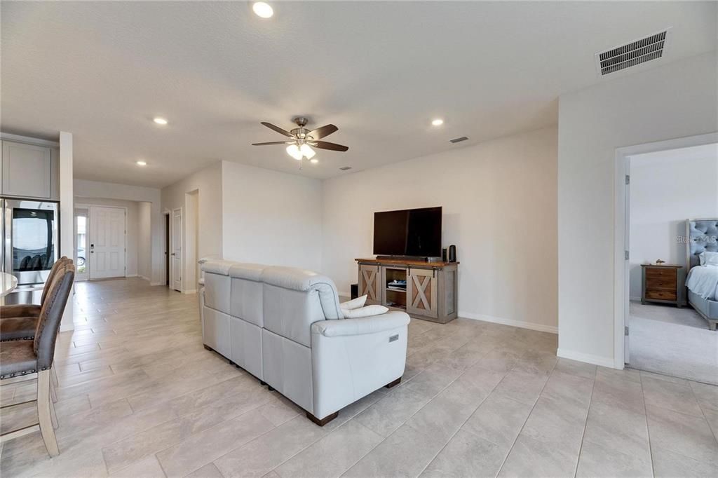 出租: $7,200 (4 贝兹, 2 浴室, 2045 平方英尺)