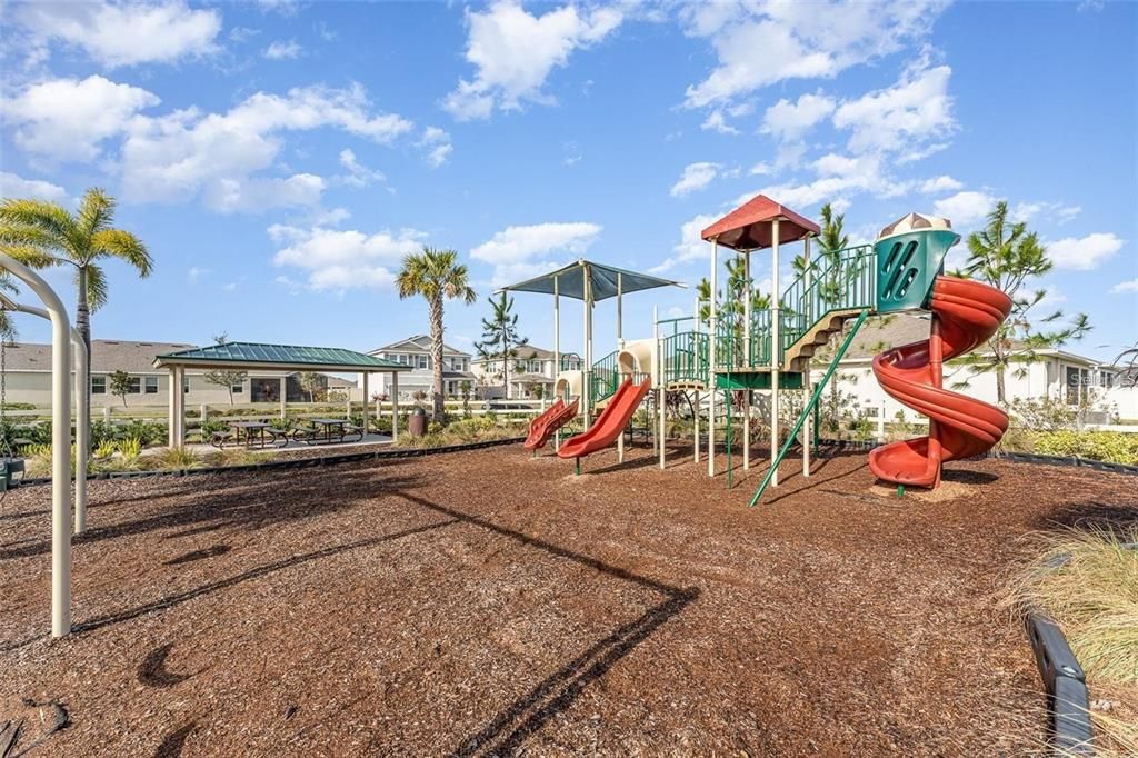 出租: $7,200 (4 贝兹, 2 浴室, 2045 平方英尺)